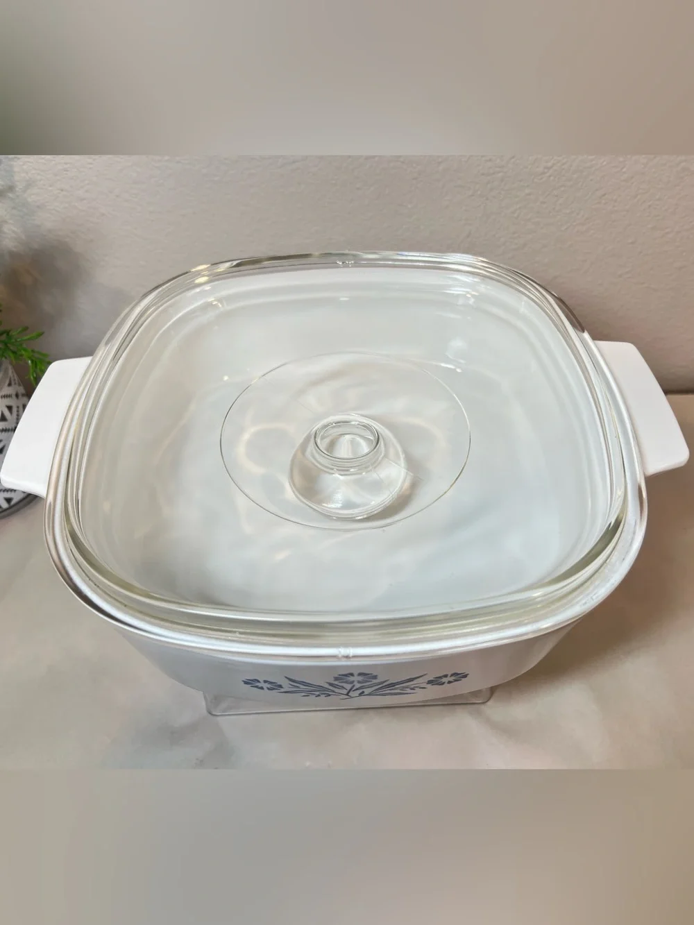 EUC Vintage CorningWare “Blue Cornflower” 2L Casserole Dish with Glass Lid